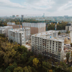 Wiecha na&nbsp;jednej z&nbsp;największych inwestycji PRS we&nbsp;Wrocławiu. Eiffage kończy kolejny etap budowy przy Białowieskiej